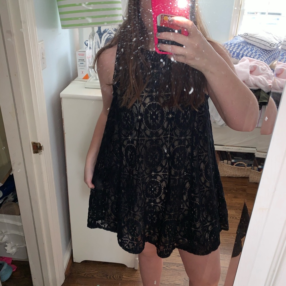 LACE HALTER DRESS 🔥